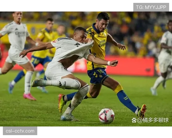 皇马攻守转换节奏混乱，阵型压缩不到位致系统失误